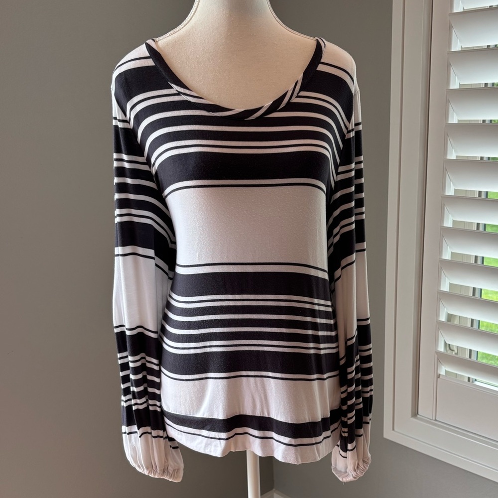 Chaser Gray and White Long Sleeve Blouse